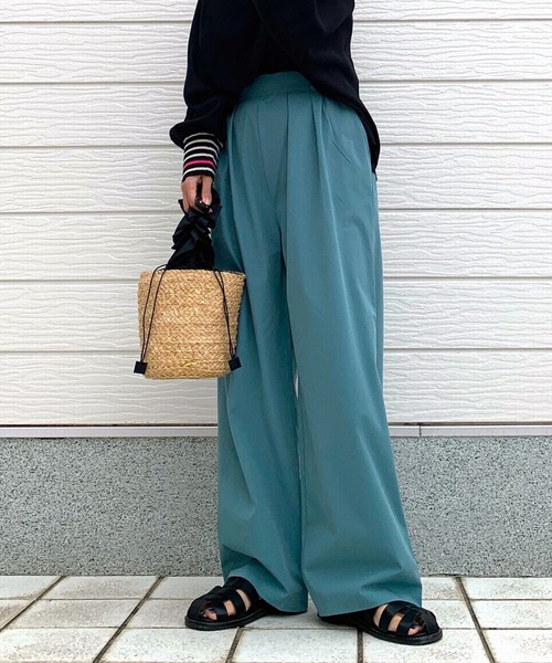 Q（キュー）の「接触冷感テックパンツ（その他パンツ・レディース・グレイッシュベージュ/ブラック/ブルー・MEDIUM）」の19枚目の写真