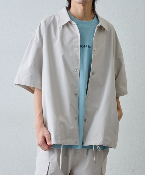 COLONY 2139（コロニートゥーワンスリーナイン）の「ストレッチコーチ半袖シャツ（シャツ/ブラウス・メンズ・アイボリー/ブラック・MEDIUM/LARGE）」の5枚目の写真