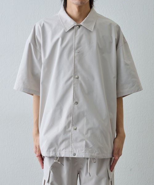 COLONY 2139（コロニートゥーワンスリーナイン）の「ストレッチコーチ半袖シャツ（シャツ/ブラウス・メンズ・アイボリー/ブラック・MEDIUM/LARGE）」の21枚目の写真