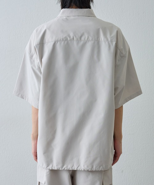 COLONY 2139（コロニートゥーワンスリーナイン）の「ストレッチコーチ半袖シャツ（シャツ/ブラウス・メンズ・アイボリー/ブラック・MEDIUM/LARGE）」の4枚目の写真