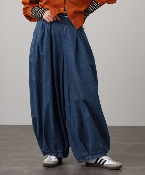 atONE(アットワン)の「atONE キュロットピエロデニム パンツ(デニムパンツ・レディース・ワンウォッシュ/ブルー・M/LL/3L/L/4L)」の2枚目の写真