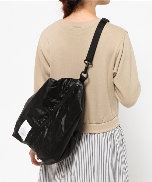 Kastane（カスタネ）の「【FICTURE】CORDURAAirZipSack（バックパック/リュック・レディース・マスタード/ブラック・FREE）」の3枚目の写真