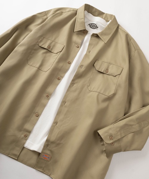 Dickies（ディッキーズ）の「【Dickies/ディッキーズ】ワンポイントロゴ ビッグシルエット ロングスリーブ ワークシャツ/長袖シャツ/オーバーサイズ（シャツ/ブラウス・メンズ・ベージュ/ネイビー/チャコールグレー/ダークグリーン/スカイブルー/ブラック・L/XL/M）」の4枚目の写真