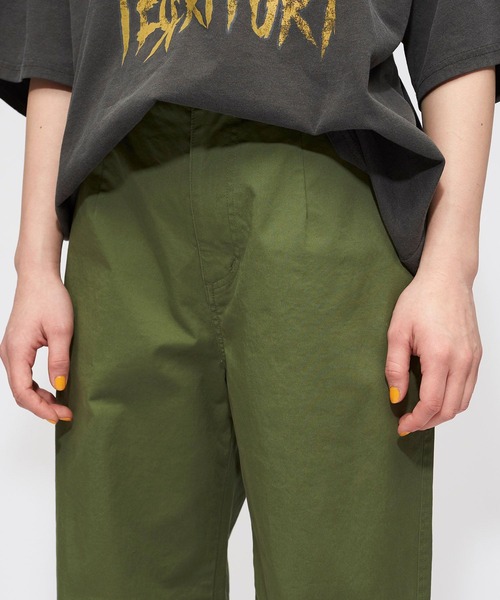 FOREVER 21（フォーエバー トゥエンティーワン）の「ヴィンテージライクチノパンツ（チノパンツ・レディース・ブラウン系その他3/カーキ・MEDIUM/SMALL）」の14枚目の写真