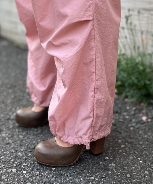 mi via loca（ミヴィアロカ）の「裾ドロストパラシュートパンツ