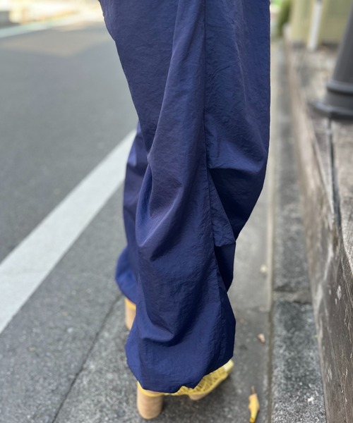 mi via loca（ミヴィアロカ）の「裾ドロストパラシュートパンツ