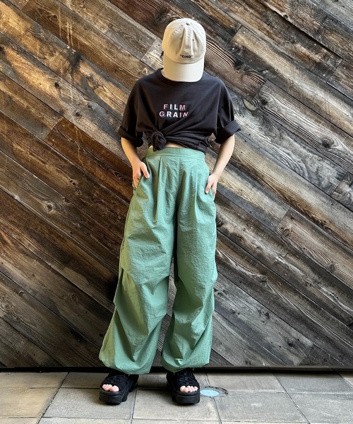 mi via loca（ミヴィアロカ）の「裾ドロストパラシュートパンツ（その他パンツ・レディース・ネイビー/ピンク/ナチュラル/グレー/ライトカーキ・FREE）」の10枚目の写真