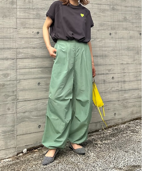mi via loca（ミヴィアロカ）の「裾ドロストパラシュートパンツ