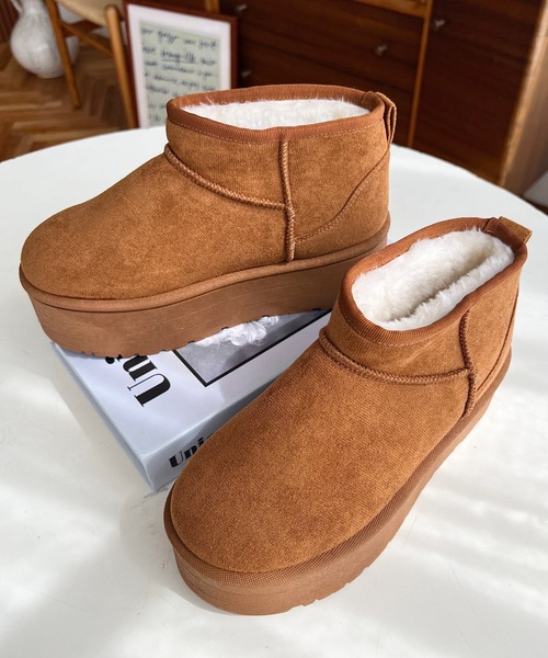 moment+(モーメントプラス)の「ボリューム厚底フェイクムートンブーツ(ブーツ・レディース・アイボリー/モカ/ブラック/キャメル・M/LL/S/L)」の1枚目の写真