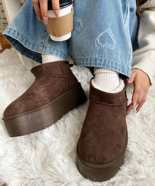 moment+(モーメントプラス)の「ボリューム厚底フェイクムートンブーツ(ブーツ・レディース・アイボリー/モカ/ブラック/キャメル・M/LL/S/L)」の4枚目の写真