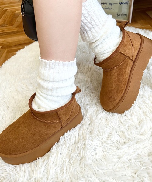 moment+(モーメントプラス)の「ボリューム厚底フェイクムートンブーツ(ブーツ・レディース・アイボリー/モカ/ブラック/キャメル・M/LL/S/L)」の8枚目の写真