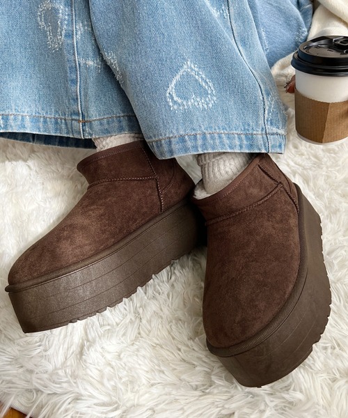 moment+(モーメントプラス)の「ボリューム厚底フェイクムートンブーツ(ブーツ・レディース・アイボリー/モカ/ブラック/キャメル・M/LL/S/L)」の19枚目の写真