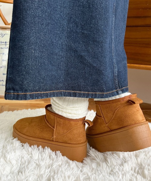 moment+(モーメントプラス)の「ボリューム厚底フェイクムートンブーツ(ブーツ・レディース・アイボリー/モカ/ブラック/キャメル・M/LL/S/L)」の12枚目の写真