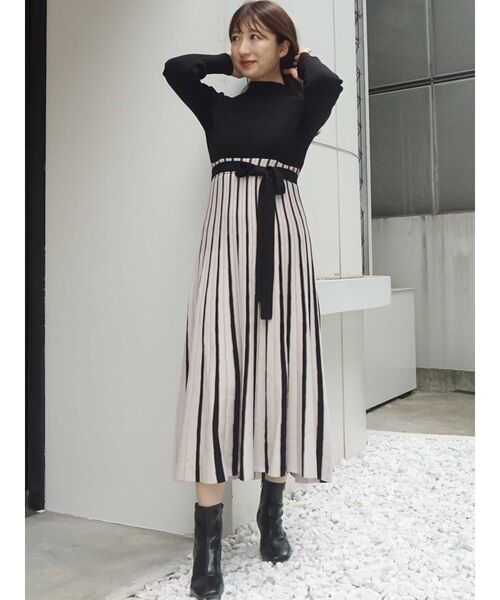 MERCURYDUO(マーキュリーデュオ)の「配色チェンジリブロングスリーブニットワンピース(ワンピース・レディース・ブラック・SMALL/MEDIUM)」の7枚目の写真