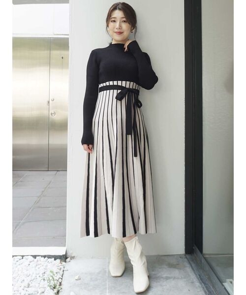 MERCURYDUO(マーキュリーデュオ)の「配色チェンジリブロングスリーブニットワンピース(ワンピース・レディース・ブラック・SMALL/MEDIUM)」の12枚目の写真