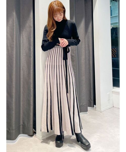 MERCURYDUO(マーキュリーデュオ)の「配色チェンジリブロングスリーブニットワンピース(ワンピース・レディース・ブラック・SMALL/MEDIUM)」の18枚目の写真