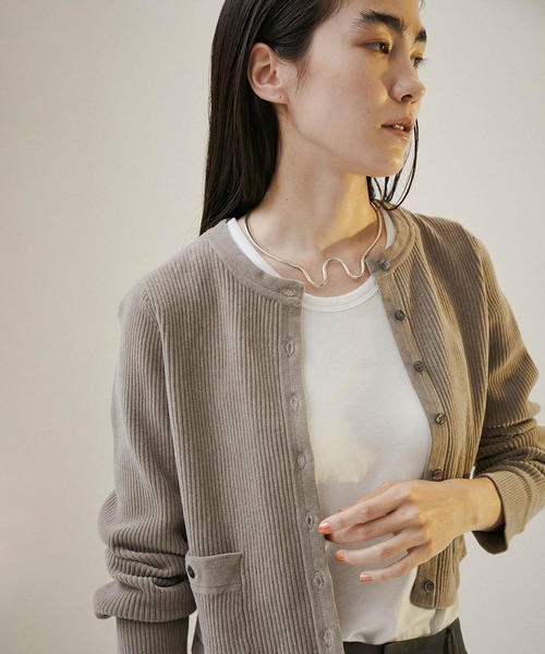 SALON adam et rope'(サロン アダム エ ロペ)の「リブクルーネックショートカーディガン -CreamyCotton /クリーミーコットン-(カーディガン/ボレロ・レディース・ブラック系その他/ホワイト/ベージュ/グレー・FREE)」の4枚目の写真