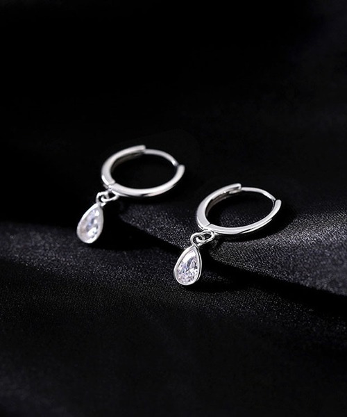 LA VORAGINE(ラ ヴォラジネ)の「金属アレルギー対応エコジルコンピアス(ピアス(両耳用)・レディース・シルバー/ゴールド・FREE)」の7枚目の写真