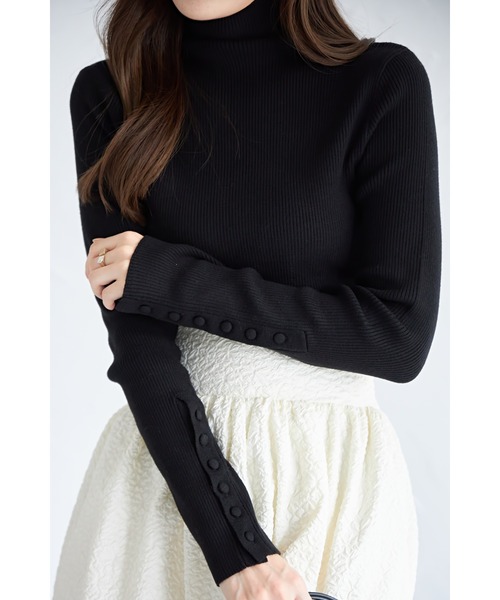 &. NOSTALGIA（アンドドットノスタルジア）の「【ZOZO限定】袖ボタンタートルニットプルオーバー（ニット/セーター・レディース・アイボリー/ブラック/ホワイト×ブラック/グレー・FREE）」の11枚目の写真