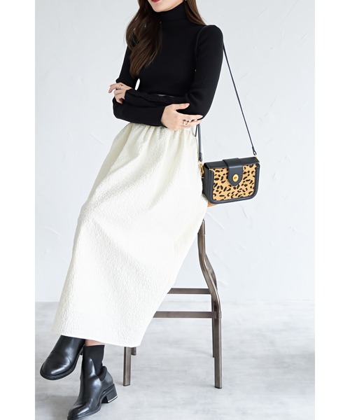 &. NOSTALGIA（アンドドットノスタルジア）の「【ZOZO限定】袖ボタンタートルニットプルオーバー（ニット/セーター・レディース・アイボリー/ブラック/ホワイト×ブラック/グレー・FREE）」の9枚目の写真