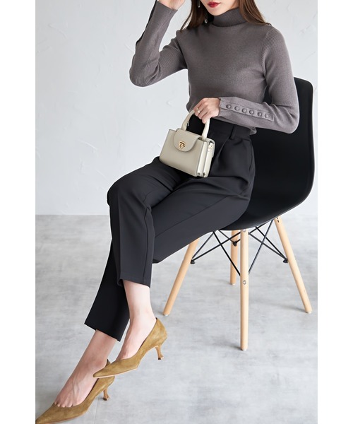 &. NOSTALGIA（アンドドットノスタルジア）の「【ZOZO限定】袖ボタンタートルニットプルオーバー（ニット/セーター・レディース・アイボリー/ブラック/ホワイト×ブラック/グレー・FREE）」の13枚目の写真