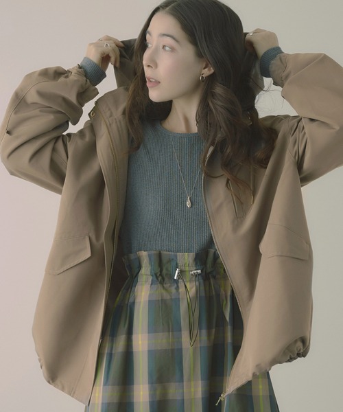 saloon（サルーン）の「SALOON(サルーン)/《再入荷・新色登場》マウンテンパーカー【手洗い可】（マウンテンパーカー・レディース・ブラック/カーキ/グレイッシュベージュ/ネイビー/グリーン系その他/チャコール/アクア/オフホワイト/ベージュ/グリーン系その他2/ブラウン・MEDIUM/SMALL）」の6枚目の写真