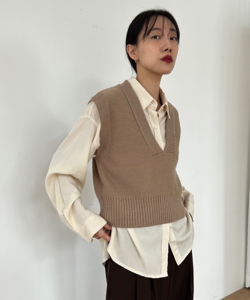 Didot.showroom（ディドット ショールーム）の「Vネック クロップド ベスト（ベスト・レディース・グリーン/モカ/クリーム・FREE）」の2枚目の写真
