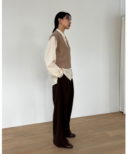 Didot.showroom（ディドット ショールーム）の「Vネック クロップド ベスト（ベスト・レディース・グリーン/モカ/クリーム・FREE）」の16枚目の写真