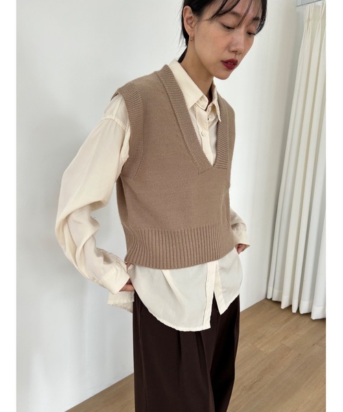 Didot.showroom（ディドット ショールーム）の「Vネック クロップド ベスト（ベスト・レディース・グリーン/モカ/クリーム・FREE）」の13枚目の写真