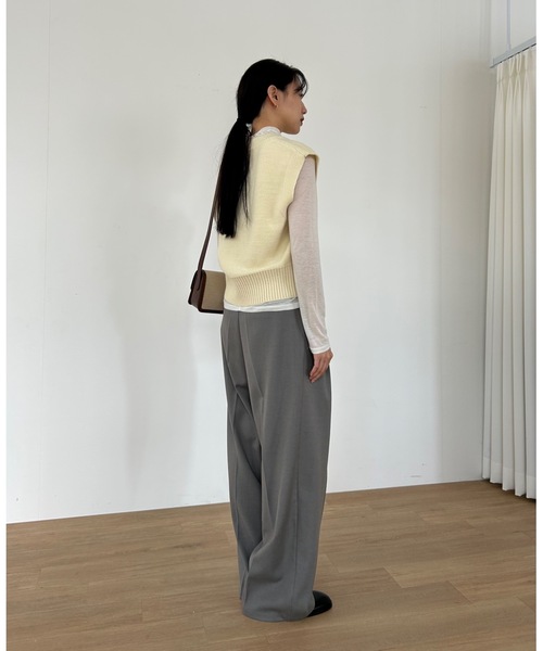 Didot.showroom（ディドット ショールーム）の「Vネック クロップド ベスト（ベスト・レディース・グリーン/モカ/クリーム・FREE）」の11枚目の写真