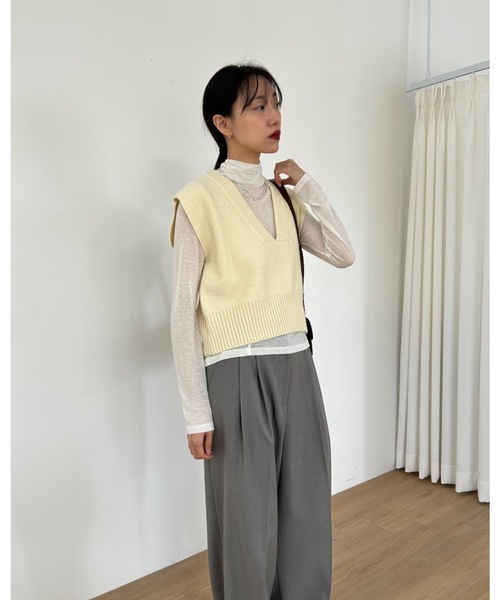 Didot.showroom（ディドット ショールーム）の「Vネック クロップド ベスト（ベスト・レディース・グリーン/モカ/クリーム・FREE）」の9枚目の写真