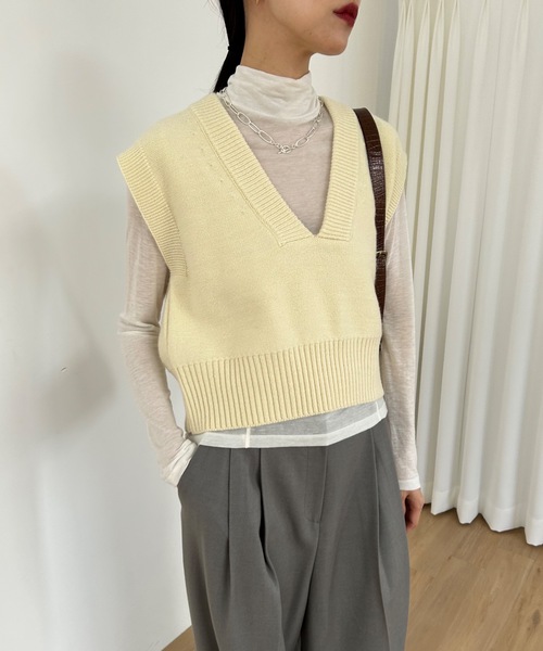 Didot.showroom（ディドット ショールーム）の「Vネック クロップド ベスト（ベスト・レディース・グリーン/モカ/クリーム・FREE）」の8枚目の写真