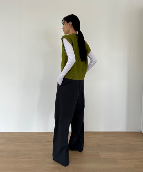 Didot.showroom（ディドット ショールーム）の「Vネック クロップド ベスト（ベスト・レディース・グリーン/モカ/クリーム・FREE）」の5枚目の写真