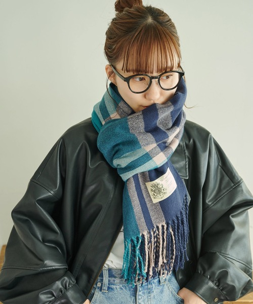 DISCOAT（ディスコート）の「チェック大判ストール（ストール/ショール・レディース・ピンクベージュ/ブラウン/イエロー/ネイビー/モカ/ブルー/キャメル・FREE）」の5枚目の写真