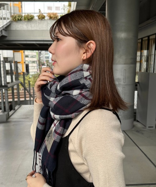 DISCOAT（ディスコート）の「チェック大判ストール（ストール/ショール・レディース・ピンクベージュ/ブラウン/イエロー/ネイビー/モカ/ブルー/キャメル・FREE）」の8枚目の写真