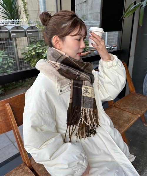 DISCOAT（ディスコート）の「チェック大判ストール（ストール/ショール・レディース・ピンクベージュ/ブラウン/イエロー/ネイビー/モカ/ブルー/キャメル・FREE）」の9枚目の写真