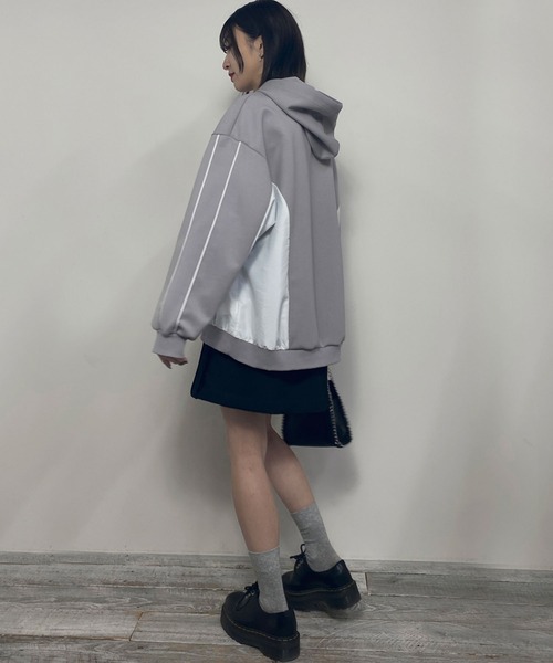 NICOLE CLUB（ニコル　クラブ）の「異素材ドッキングフーディー（パーカー・レディース・グレー/オフホワイト/チャコールグレー・FREE）」の12枚目の写真