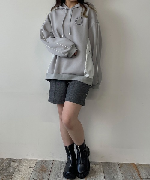 NICOLE CLUB（ニコル　クラブ）の「異素材ドッキングフーディー（パーカー・レディース・グレー/オフホワイト/チャコールグレー・FREE）」の6枚目の写真