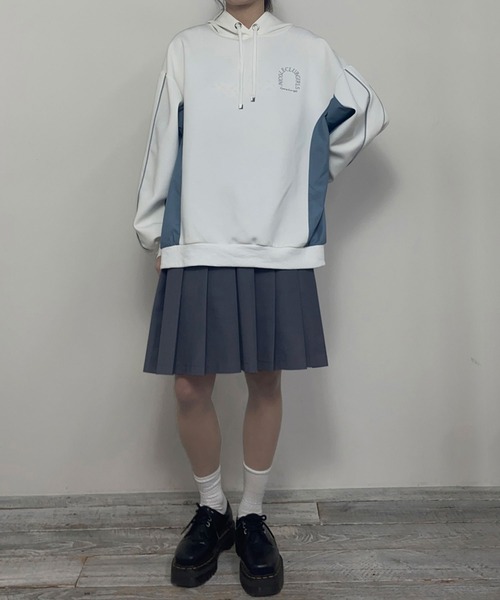 NICOLE CLUB（ニコル　クラブ）の「異素材ドッキングフーディー（パーカー・レディース・グレー/オフホワイト/チャコールグレー・FREE）」の10枚目の写真