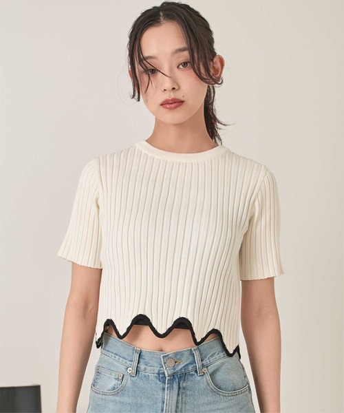 miette(ミエット)の「ウェーブヘムショートリブトップス(ニット/セーター・レディース・カーキ/レッド/オフホワイト/ブルー・FREE)」の1枚目の写真