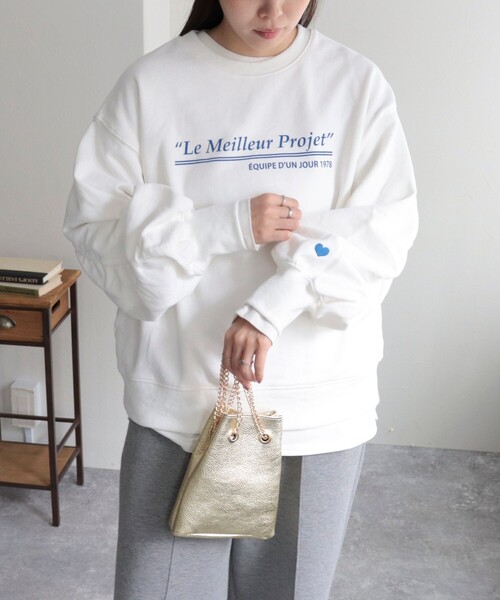 fredy emue（フレディエミュ）の「ハート刺繍ボリューム裏毛プルオーバー（スウェット・レディース・オフホワイト/グレー/ベビーピンク・38）」の6枚目の写真