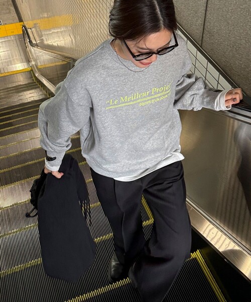 fredy emue（フレディエミュ）の「ハート刺繍ボリューム裏毛プルオーバー（スウェット・レディース・オフホワイト/グレー/ベビーピンク・38）」の4枚目の写真