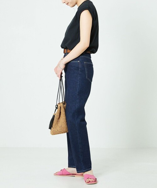 FREAK'S STORE(フリークスストア)の「WEB限定 ストレート デニム(デニムパンツ・レディース・ブラック/ネイビー/サックスブルー/ブルー/チャコール・24/25/26/27/28)」の9枚目の写真