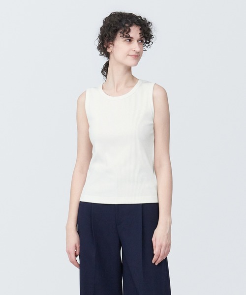 無印良品（ムジルシリョウヒン）の「婦人　ランダムリブタンクトップ（タンクトップ・レディース・オフホワイト/ライトグレー系2/ライトグリーン/ベージュ系1/オレンジ/ブラック・XL/L/M/S/XS）」の2枚目の写真