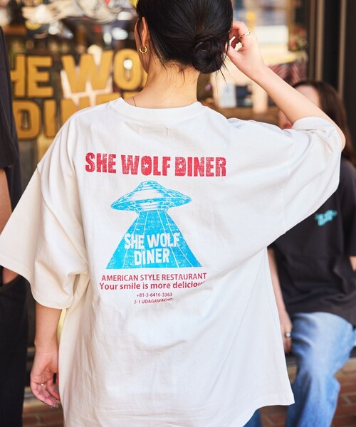 FREAK'S STORE（フリークスストア）の「限定展開 SHE WOLF DINER×FREAK'S STORE/シーウルフダイナー 別注 ビッグシルエット バックプリントTシャツ/UFO（Tシャツ/カットソー・メンズ・ブラック系その他2/ホワイト/ブラック系その他・LARGE/MEDIUM/SMALL）」の21枚目の写真