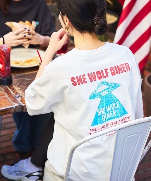 FREAK'S STORE（フリークスストア）の「限定展開 SHE WOLF DINER×FREAK'S STORE/シーウルフダイナー 別注 ビッグシルエット バックプリントTシャツ/UFO（Tシャツ/カットソー・メンズ・ブラック系その他2/ホワイト/ブラック系その他・LARGE/MEDIUM/SMALL）」の22枚目の写真