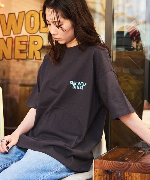 FREAK'S STORE（フリークスストア）の「限定展開 SHE WOLF DINER×FREAK'S STORE/シーウルフダイナー 別注 ビッグシルエット バックプリントTシャツ/UFO（Tシャツ/カットソー・メンズ・ブラック系その他2/ホワイト/ブラック系その他・LARGE/MEDIUM/SMALL）」の7枚目の写真