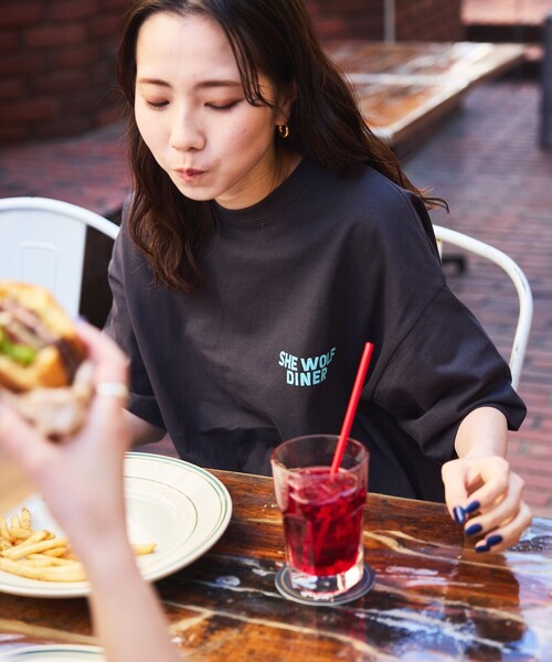 FREAK'S STORE（フリークスストア）の「限定展開 SHE WOLF DINER×FREAK'S STORE/シーウルフダイナー 別注 ビッグシルエット バックプリントTシャツ/UFO（Tシャツ/カットソー・メンズ・ブラック系その他2/ホワイト/ブラック系その他・LARGE/MEDIUM/SMALL）」の9枚目の写真