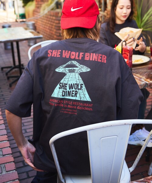 FREAK'S STORE（フリークスストア）の「限定展開 SHE WOLF DINER×FREAK'S STORE/シーウルフダイナー 別注 ビッグシルエット バックプリントTシャツ/UFO（Tシャツ/カットソー・メンズ・ブラック系その他2/ホワイト/ブラック系その他・LARGE/MEDIUM/SMALL）」の10枚目の写真