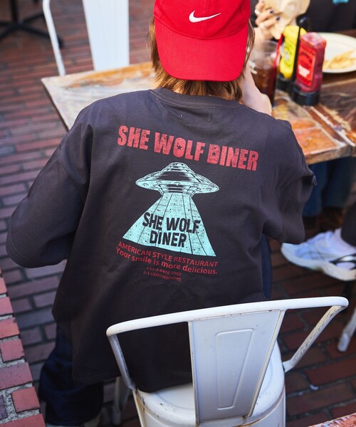FREAK'S STORE（フリークスストア）の「限定展開 SHE WOLF DINER×FREAK'S STORE/シーウルフダイナー 別注 ビッグシルエット バックプリントTシャツ/UFO（Tシャツ/カットソー・メンズ・ブラック系その他2/ホワイト/ブラック系その他・LARGE/MEDIUM/SMALL）」の11枚目の写真